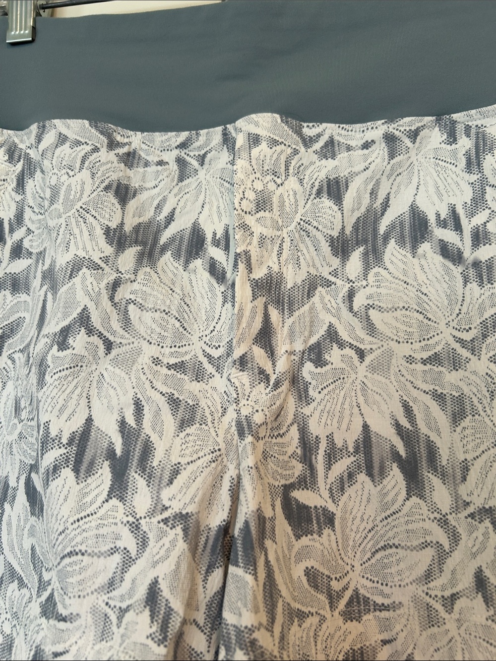 Athleta Trekkie north short Floral Overlay Athletic Shorts size 12 - Picture 3 of 6